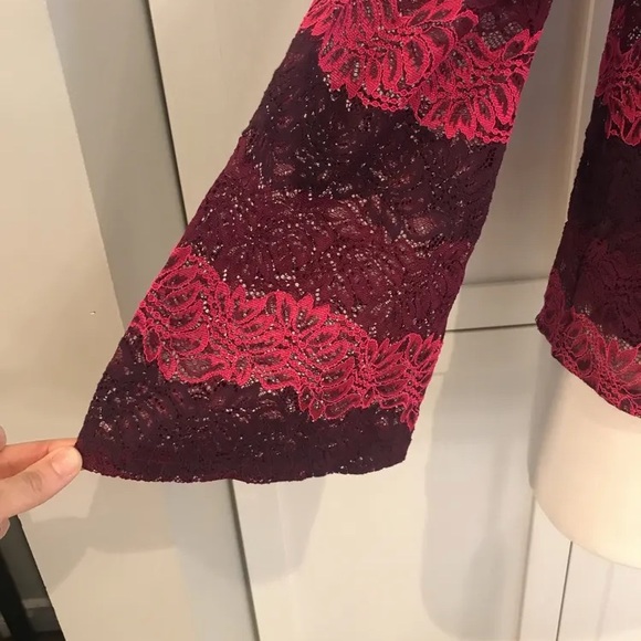 Banana Republic lace burgundy and pink top size S - Picture 5 of 5